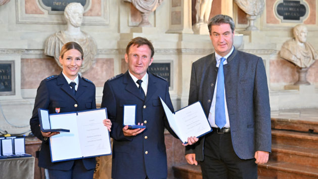 Mit der Christophorus-Medaille wurden von Ministerpräsident Dr. Markus Söder unter anderem Christina Seidl und Ralf Kaufmann ausgezeichnet.
